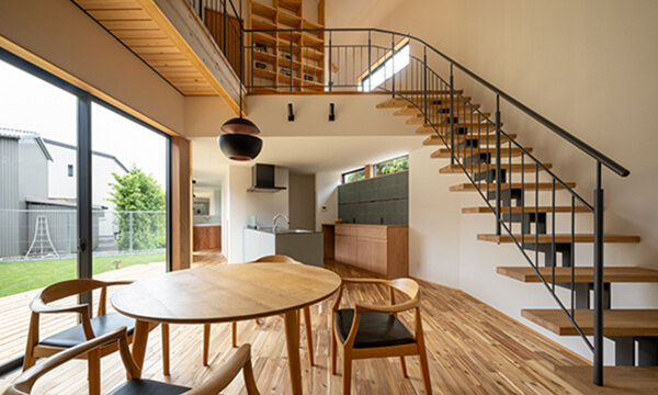 光と風がめぐるダイニング