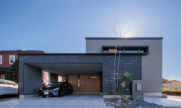 敷地条件を有効利用した中庭のあるコの字の家