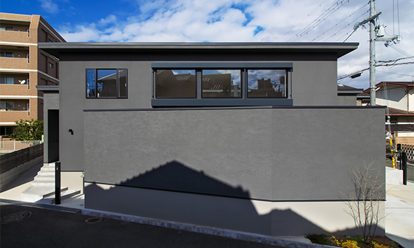 【大阪】ほとんど平屋でパッシブ設計!中庭のある完全分離型二世帯住宅
