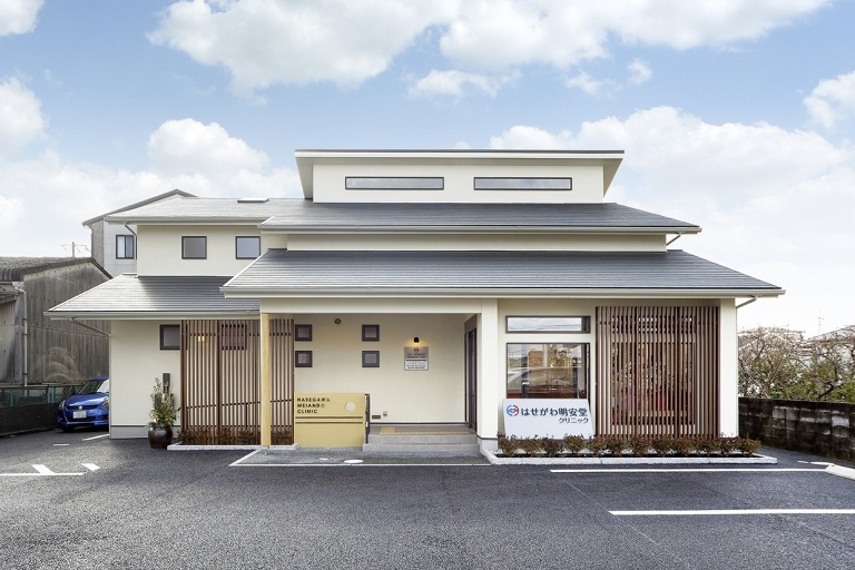 木の香りたっぷりの町の診療所 外観