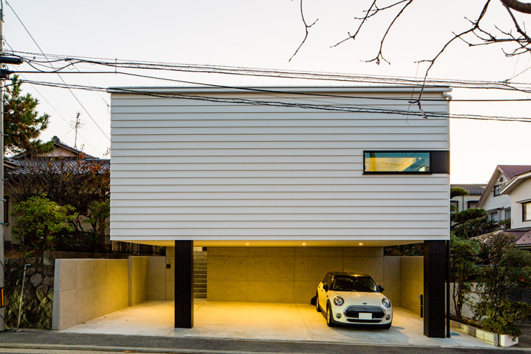 FLOATING HOUSE