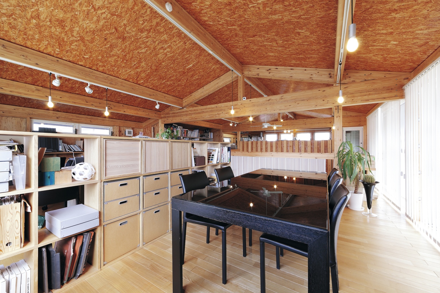 住まいの相談会 9月 滋賀県東近江市横溝町2151 10 楠亀工務店 柱や梁などはむき出しにすることで 内部構造を細部までご覧いただけるように工夫しています 重量木骨の家 選ばれた工務店と建てる木造注文住宅