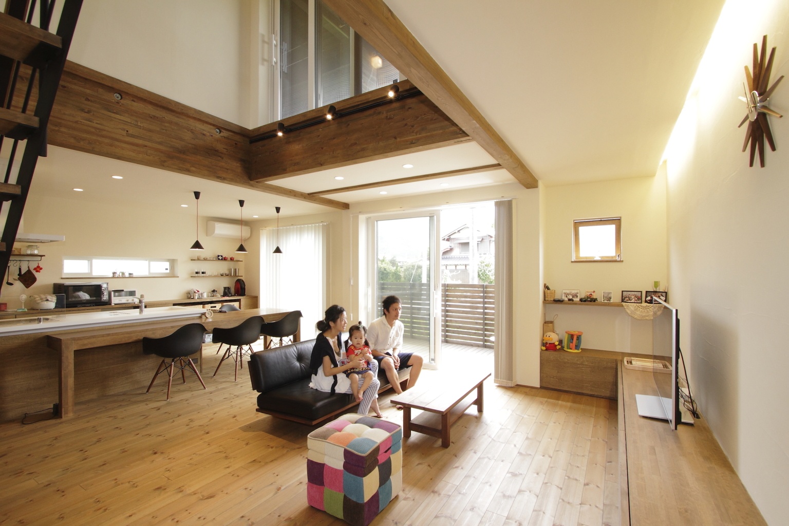 家族の暮らしに合わせたデザインの家 滋賀県東近江市 湖東地区 楠亀工務店 Se構法で叶える夢の大開口 広々リビング 重量木骨の家 選ばれた工務店 と建てる木造注文住宅